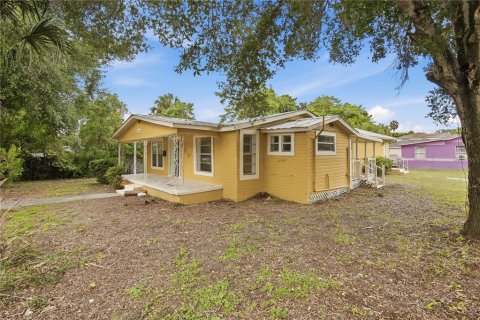 House in Tampa, Florida 3 bedrooms, 149.57 sq.m. № 2393477