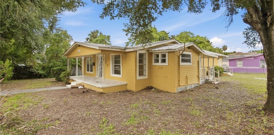 House in Tampa, Florida 3 bedrooms, 149.57 sq.m. № 2393477