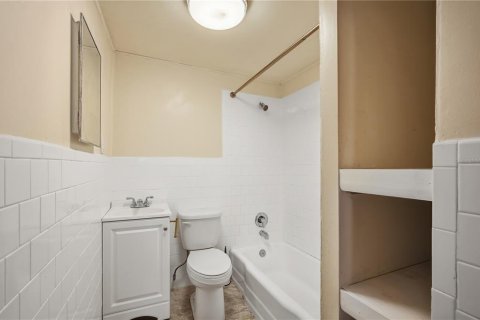 House in Tampa, Florida 3 bedrooms, 149.57 sq.m. № 2393477 - photo 15