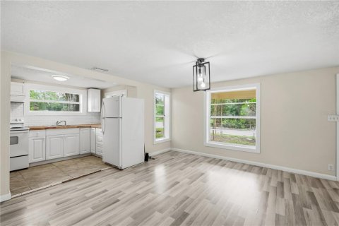 House in Tampa, Florida 3 bedrooms, 149.57 sq.m. № 2393477 - photo 9