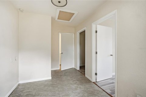 House in Tampa, Florida 3 bedrooms, 149.57 sq.m. № 2393477 - photo 17