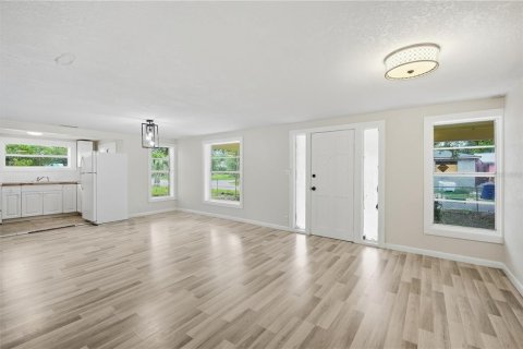 House in Tampa, Florida 3 bedrooms, 149.57 sq.m. № 2393477 - photo 7