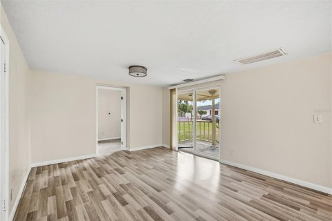 House in Tampa, Florida 3 bedrooms, 149.57 sq.m. № 2393477 - photo 12