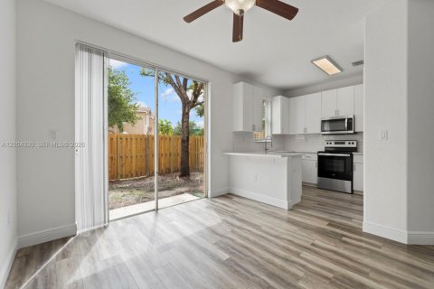 Touwnhouse à vendre à Homestead, Floride: 4 chambres, 182.55 m2 № 2068466 - photo 3