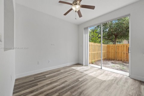 Touwnhouse à vendre à Homestead, Floride: 4 chambres, 182.55 m2 № 2068466 - photo 9
