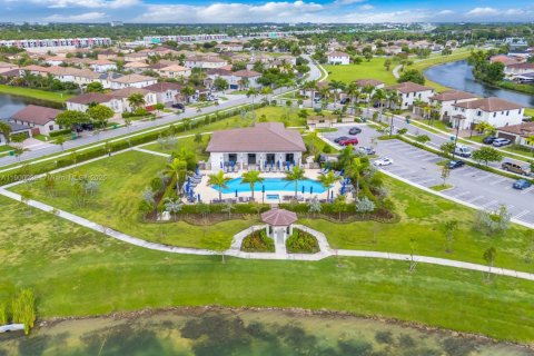 Adosado en venta en Miami, Florida, 3 dormitorios, 143.44 m2 № 1951900 - foto 19