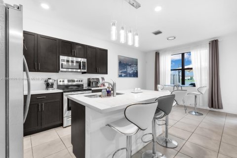 Adosado en venta en Miami, Florida, 3 dormitorios, 143.44 m2 № 1951900 - foto 14