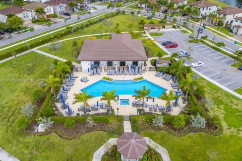 Adosado en venta en Miami, Florida, 3 dormitorios, 143.44 m2 № 1951900 - foto 18