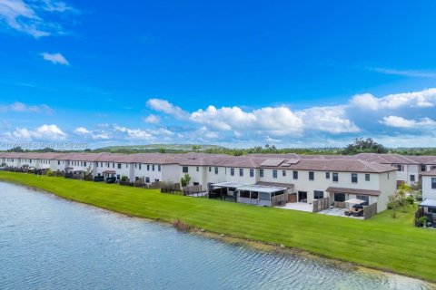 Adosado en venta en Miami, Florida, 3 dormitorios, 143.44 m2 № 1951900 - foto 4