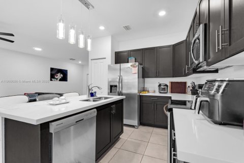 Adosado en venta en Miami, Florida, 3 dormitorios, 143.44 m2 № 1951900 - foto 15