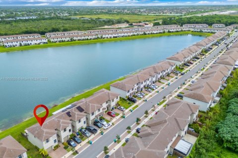 Adosado en venta en Miami, Florida, 3 dormitorios, 143.44 m2 № 1951900 - foto 6