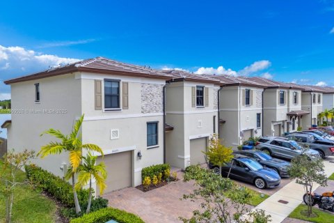 Adosado en venta en Miami, Florida, 3 dormitorios, 143.44 m2 № 1951900 - foto 5