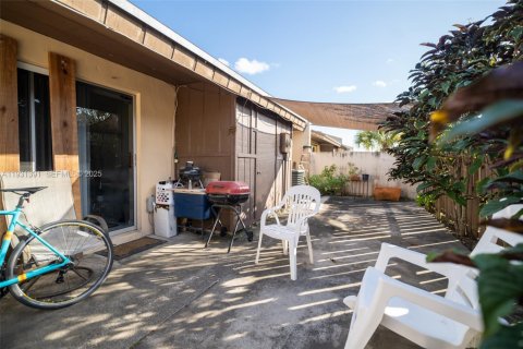 Townhouse in Miami, Florida 3 bedrooms, 102.56 sq.m. № 2054994 - photo 16