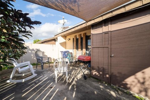 Townhouse in Miami, Florida 3 bedrooms, 102.56 sq.m. № 2054994 - photo 17