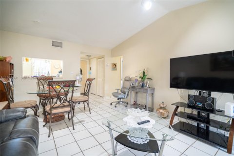 Townhouse in Miami, Florida 3 bedrooms, 102.56 sq.m. № 2054994 - photo 5