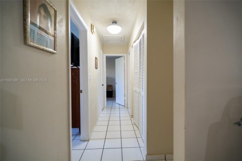 Townhouse in Miami, Florida 3 bedrooms, 102.56 sq.m. № 2054994 - photo 6