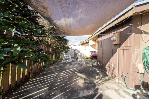 Townhouse in Miami, Florida 3 bedrooms, 102.56 sq.m. № 2054994 - photo 15