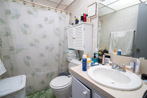 Townhouse in Miami, Florida 3 bedrooms, 102.56 sq.m. № 2054994 - photo 9