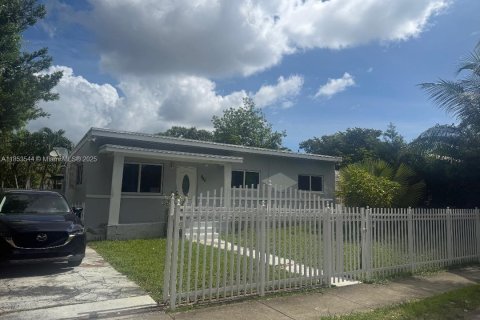 Casa en venta en North Miami, Florida, 3 dormitorios, 216.28 m2 № 2194421 - foto 3