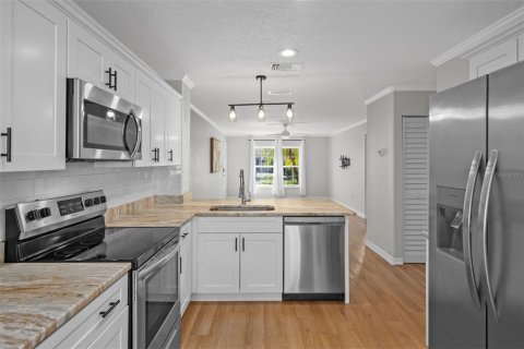 Condo in New Port Richey, Florida, 2 bedrooms  № 2386111 - photo 15
