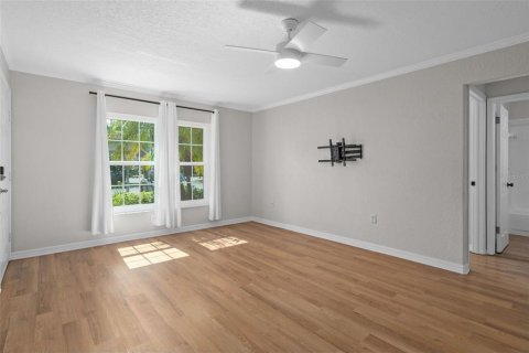 Condo in New Port Richey, Florida, 2 bedrooms  № 2386111 - photo 8