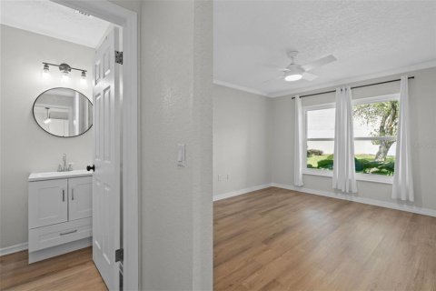 Condo in New Port Richey, Florida, 2 bedrooms  № 2386111 - photo 26