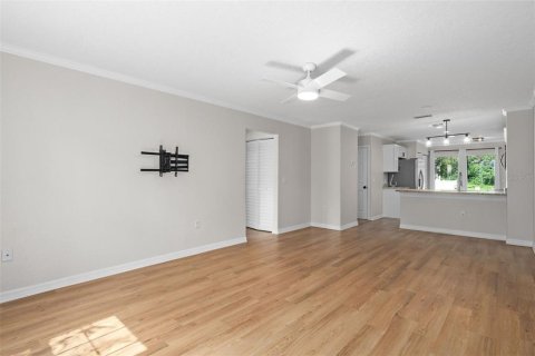 Condo in New Port Richey, Florida, 2 bedrooms  № 2386111 - photo 5