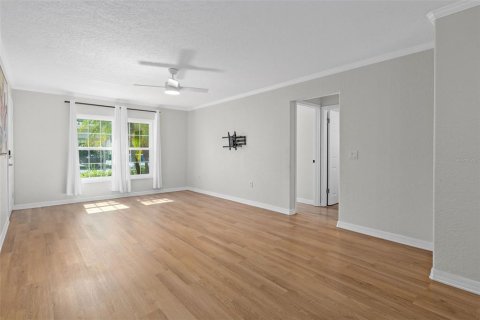 Condo in New Port Richey, Florida, 2 bedrooms  № 2386111 - photo 10