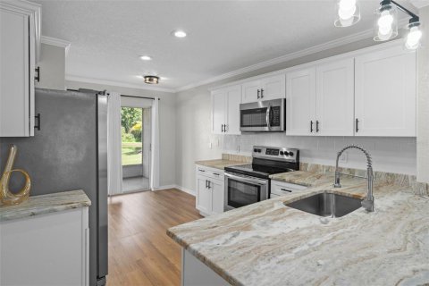 Condo in New Port Richey, Florida, 2 bedrooms  № 2386111 - photo 12