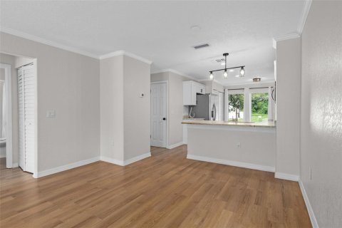 Condo in New Port Richey, Florida, 2 bedrooms  № 2386111 - photo 9