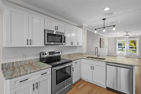 Condo in New Port Richey, Florida, 2 bedrooms  № 2386111 - photo 14