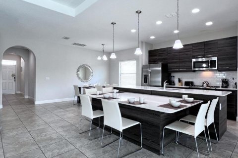 Villa ou maison à vendre à Haines City, Floride: 6 chambres, 272.58 m2 № 2426006 - photo 2