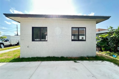 House in Miami, Florida 4 bedrooms, 130.06 sq.m. № 1890190 - photo 3