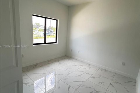 House in Miami, Florida 4 bedrooms, 130.06 sq.m. № 1890190 - photo 13