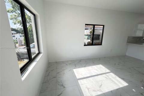 House in Miami, Florida 4 bedrooms, 130.06 sq.m. № 1890190 - photo 8