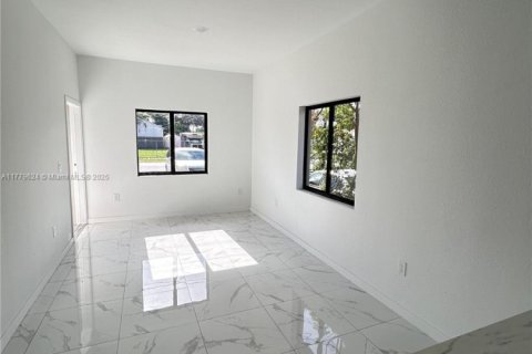 House in Miami, Florida 4 bedrooms, 130.06 sq.m. № 1890190 - photo 16