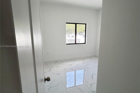 House in Miami, Florida 4 bedrooms, 130.06 sq.m. № 1890190 - photo 12