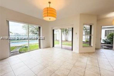 Villa ou maison à louer à Miami, Floride: 4 chambres, 282.98 m2 № 1968294 - photo 30
