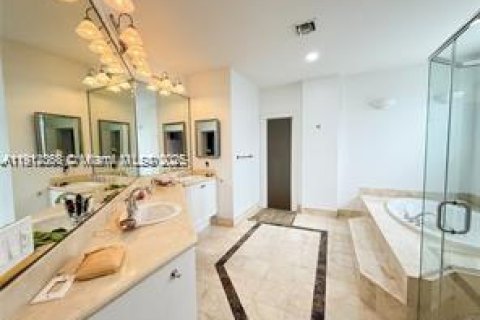 Villa ou maison à louer à Miami, Floride: 4 chambres, 282.98 m2 № 1968294 - photo 2