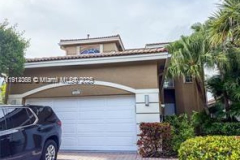 Villa ou maison à louer à Miami, Floride: 4 chambres, 282.98 m2 № 1968294 - photo 17