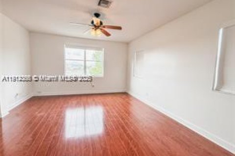 Villa ou maison à louer à Miami, Floride: 4 chambres, 282.98 m2 № 1968294 - photo 18