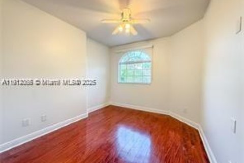 Villa ou maison à louer à Miami, Floride: 4 chambres, 282.98 m2 № 1968294 - photo 16