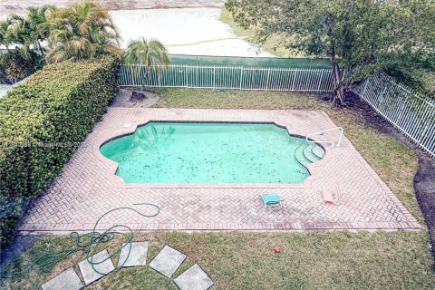 Villa ou maison à louer à Miami, Floride: 4 chambres, 282.98 m2 № 1968294 - photo 8