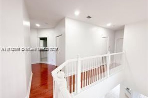 Villa ou maison à louer à Miami, Floride: 4 chambres, 282.98 m2 № 1968294 - photo 12