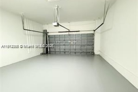 Villa ou maison à louer à Miami, Floride: 4 chambres, 282.98 m2 № 1968294 - photo 7