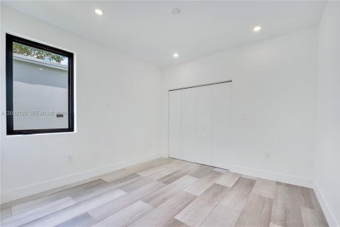 House in Hollywood, Florida 4 bedrooms, 188.59 sq.m. № 2189498 - photo 19