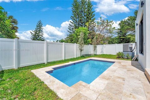 House in Hollywood, Florida 4 bedrooms, 188.59 sq.m. № 2189498 - photo 25