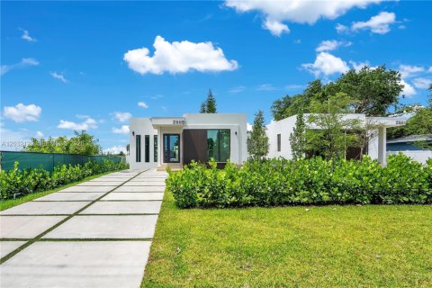 House in Hollywood, Florida 4 bedrooms, 188.59 sq.m. № 2189498