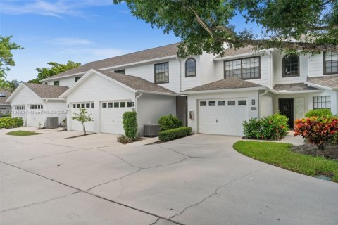 Townhouse in Naples, Florida 2 bedrooms № 1830956 - photo 2