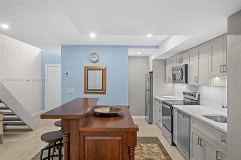 Townhouse in Naples, Florida 2 bedrooms № 1830956 - photo 9